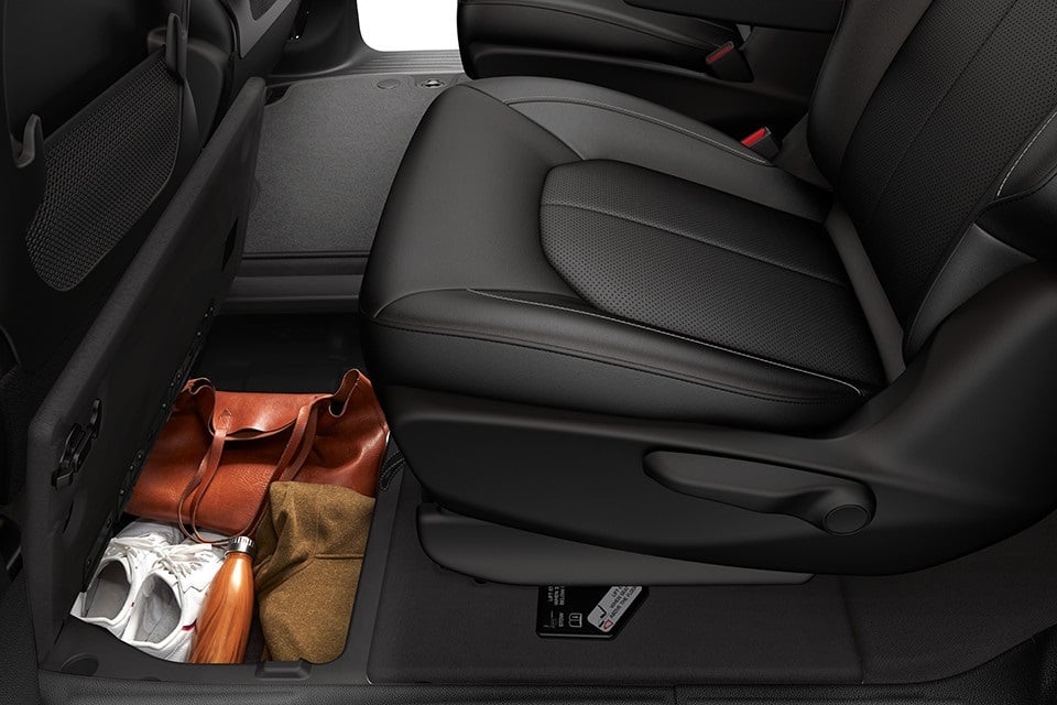 Rangement sous le siège de la Chrysler Caravan 2025