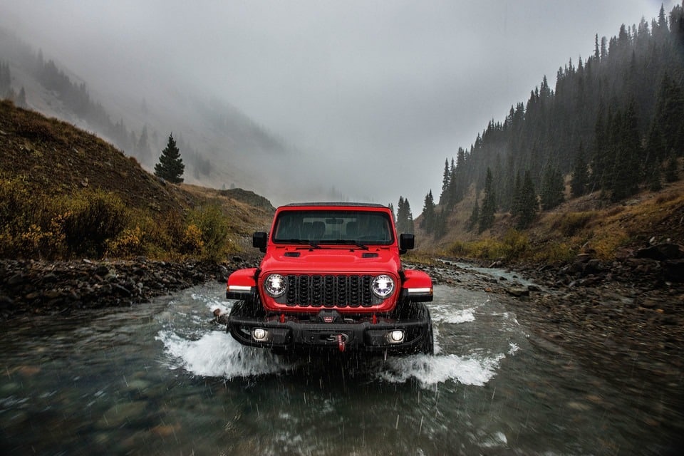 Jeep Wrangler à gué aquatique 2025