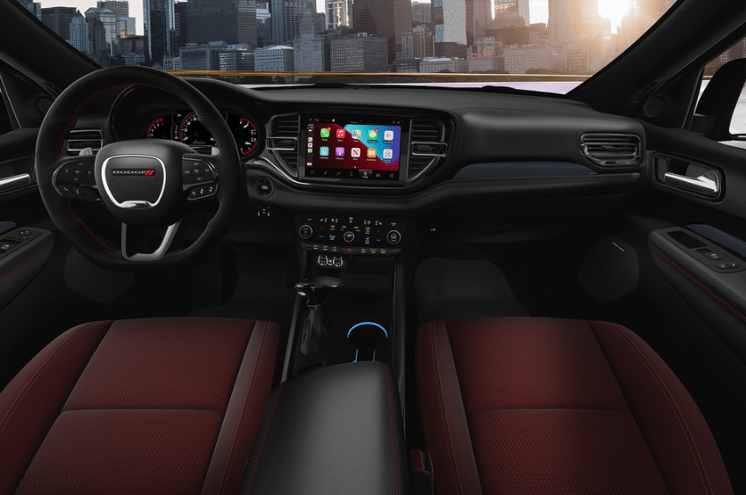 Tableau de bord du Dodge Durango 2025 avec navigation intégrée et écran tactile
